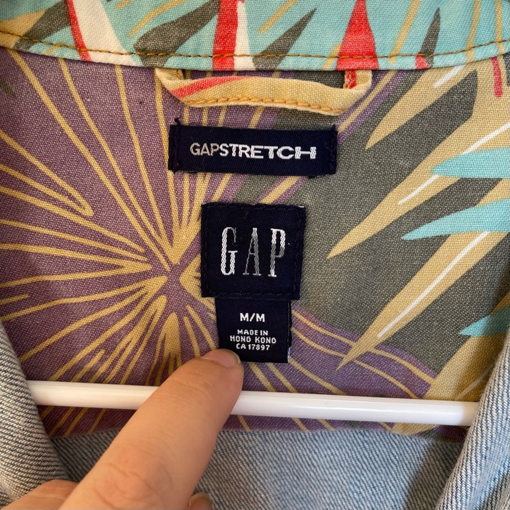 GAP Vintage Women’s Light Blue Jean Denim Jacket with Snap Front - Picture 4 of 6